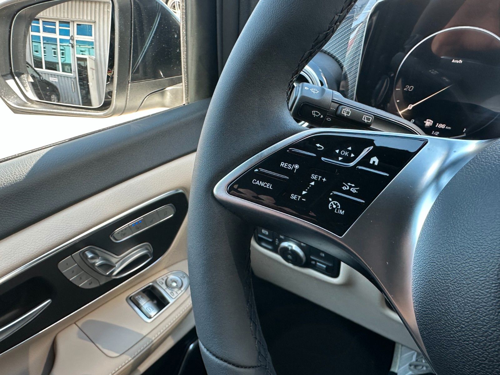 Fahrzeugabbildung Mercedes-Benz V300d 4MATIC EXCLUSIVE extralang DISTR,BURM,LUFT
