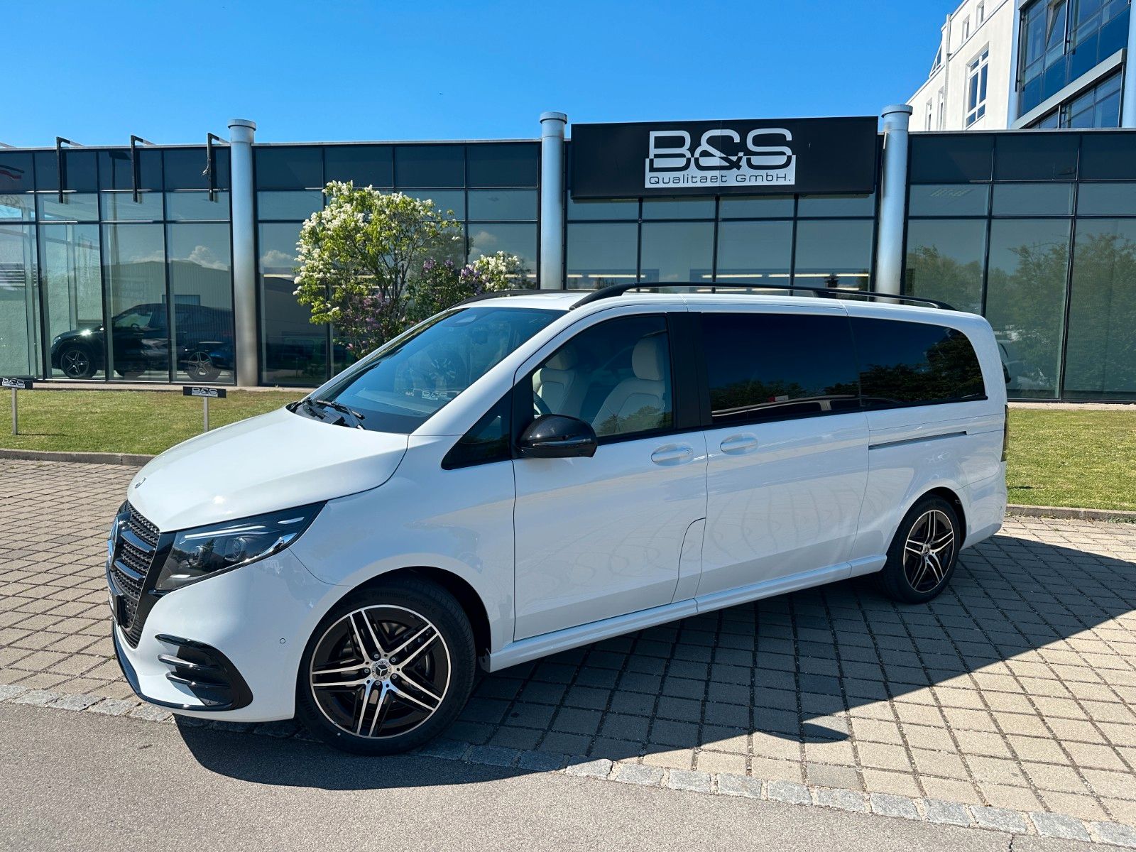 Fahrzeugabbildung Mercedes-Benz V300d 4MATIC EXCLUSIVE extralang DISTR,BURM,LUFT