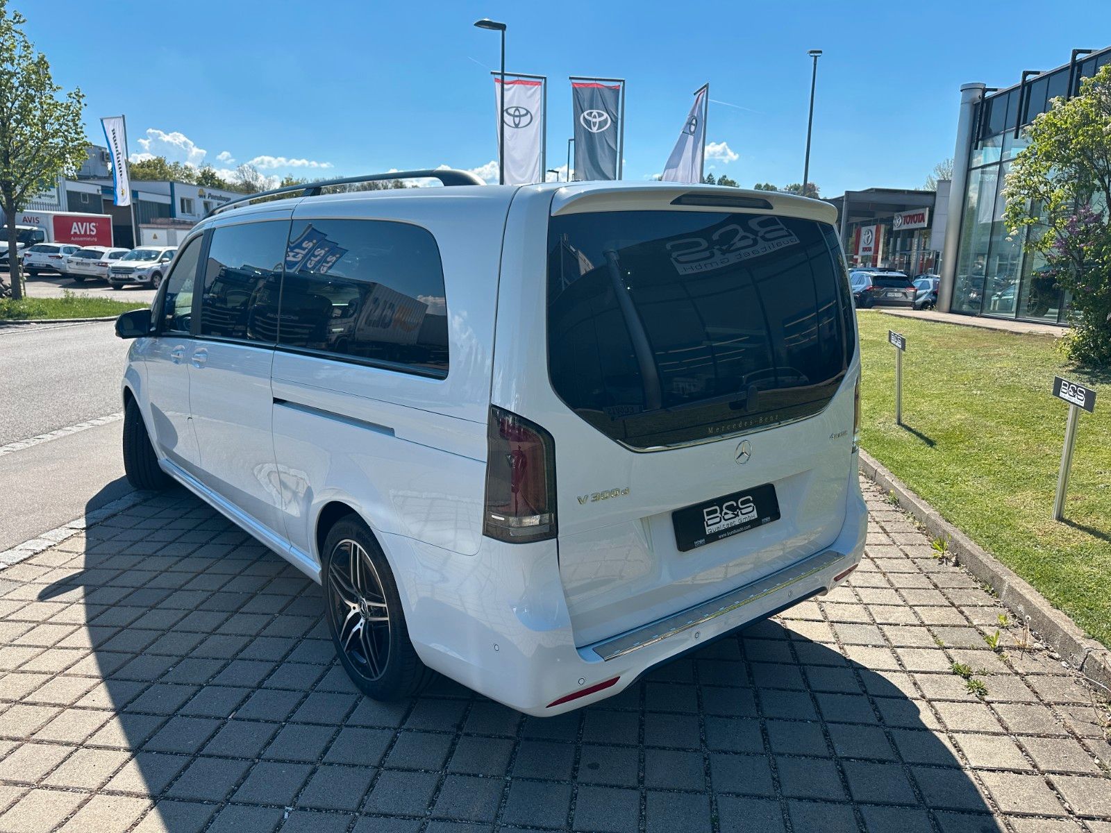 Fahrzeugabbildung Mercedes-Benz V300d 4MATIC EXCLUSIVE extralang DISTR,BURM,LUFT