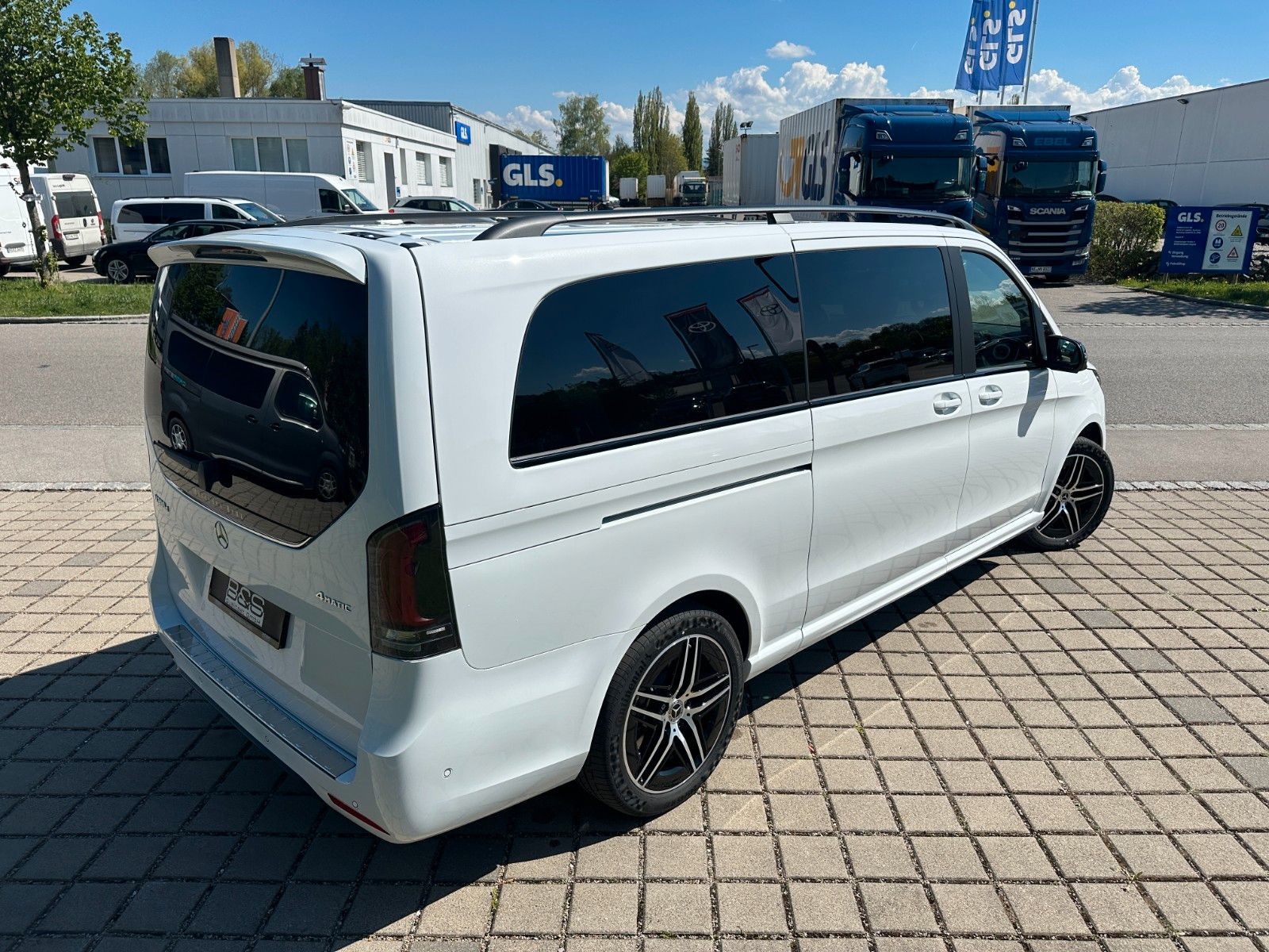 Fahrzeugabbildung Mercedes-Benz V300d 4MATIC EXCLUSIVE extralang DISTR,BURM,LUFT