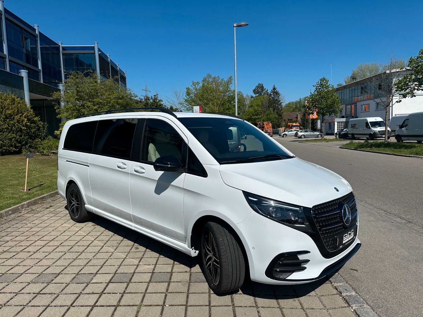 Fahrzeugabbildung Mercedes-Benz V300d 4MATIC EXCLUSIVE extralang DISTR,BURM,LUFT