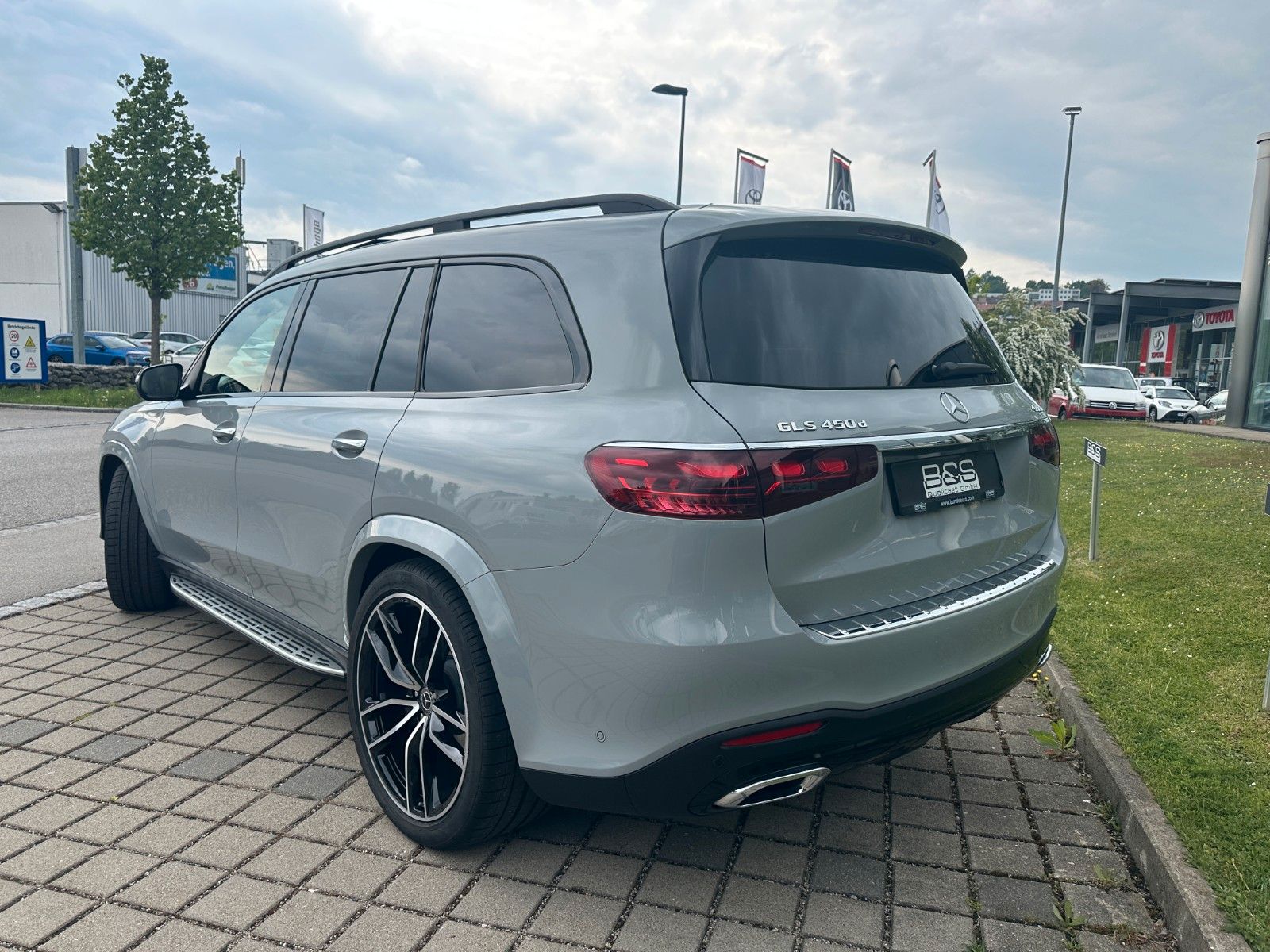Fahrzeugabbildung Mercedes-Benz GLS 450d AMG,FOND Ent.,PREM PL,23",HUD,PANO,AHK
