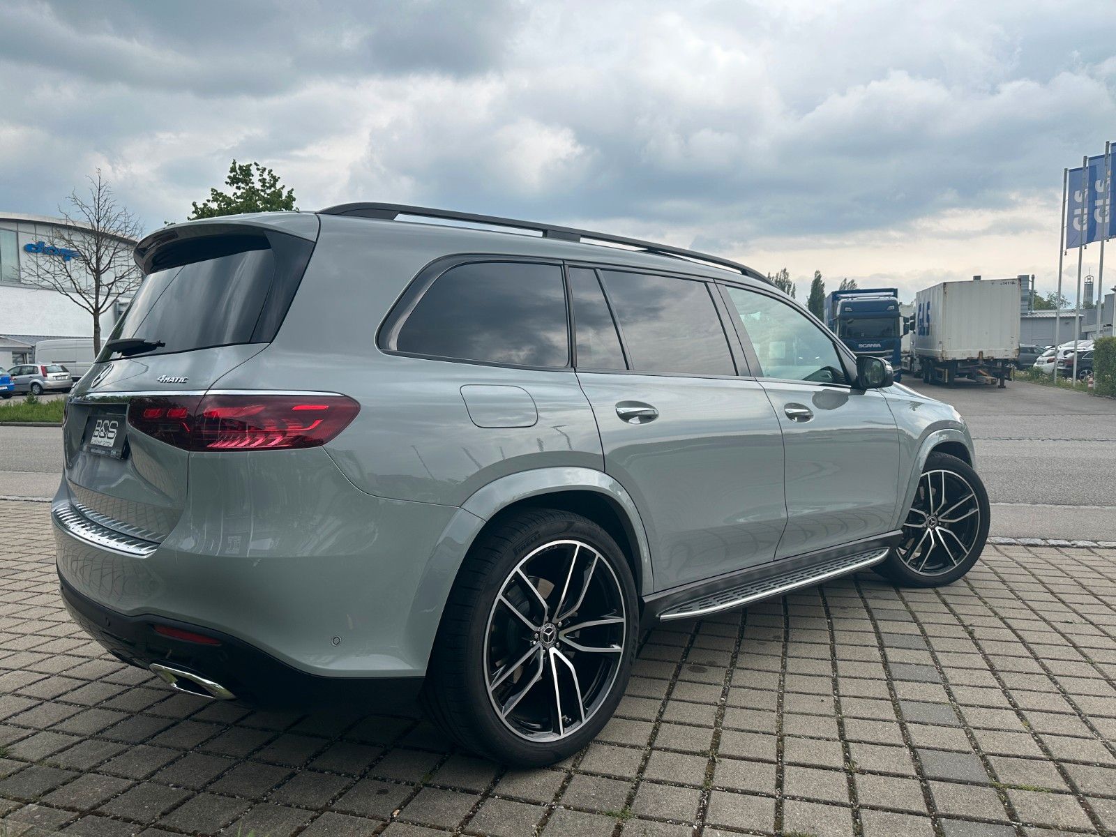 Fahrzeugabbildung Mercedes-Benz GLS 450d AMG,FOND Ent.,PREM PL,23",HUD,PANO,AHK