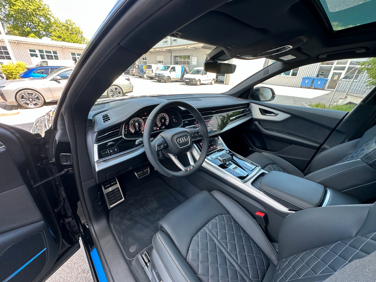 Fahrzeugabbildung Audi Q8 50TDI quattro ACC,HUD,PANO,B&O,LUFT,AHK,22"
