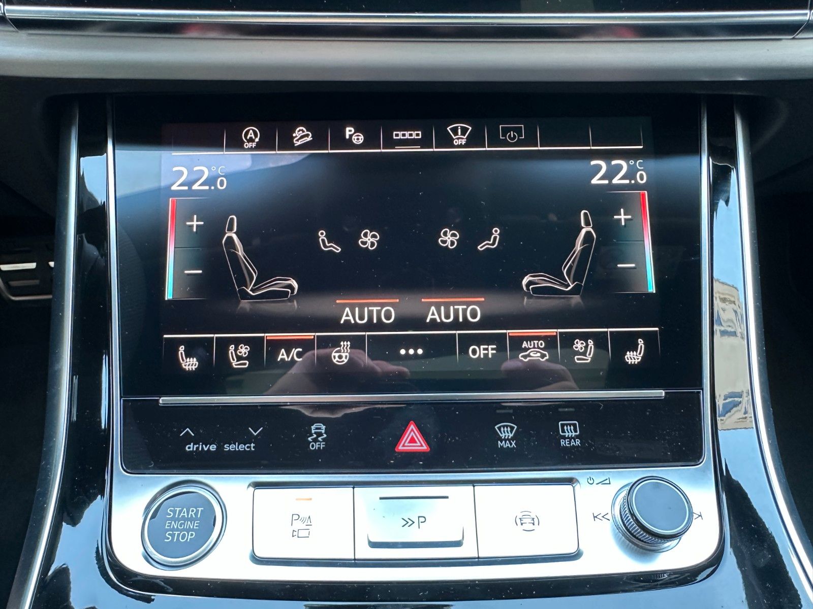 Fahrzeugabbildung Audi Q8 50TDI quattro ACC,HUD,PANO,B&O,LUFT,AHK,22"