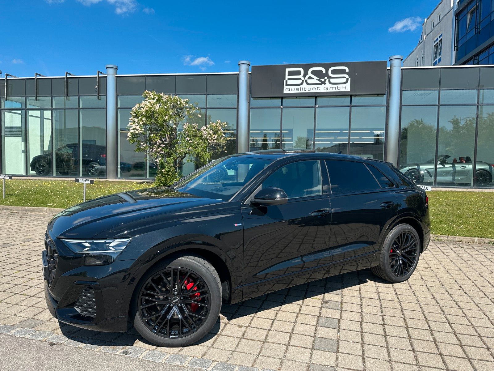 Fahrzeugabbildung Audi Q8 50TDI quattro ACC,HUD,PANO,B&O,LUFT,AHK,22"