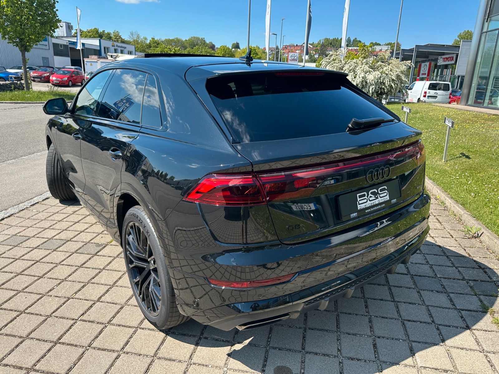 Fahrzeugabbildung Audi Q8 50TDI quattro ACC,HUD,PANO,B&O,LUFT,AHK,22"