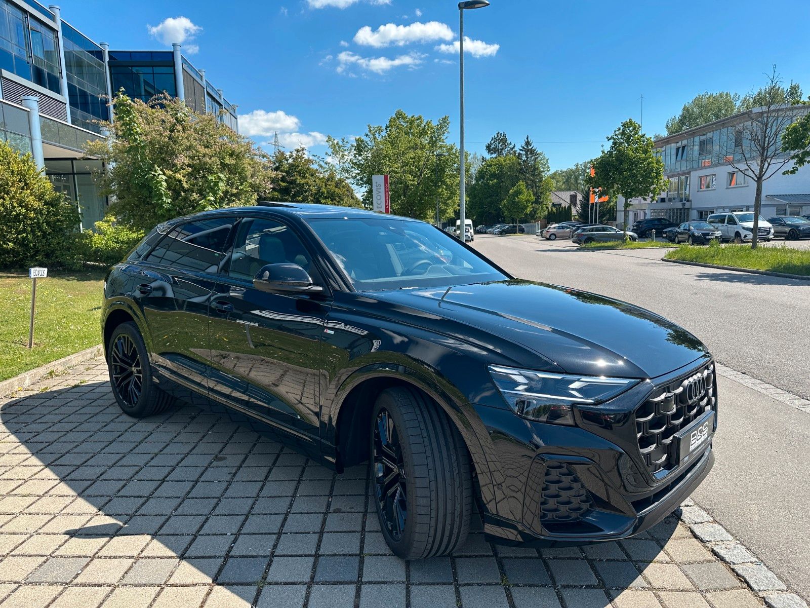 Fahrzeugabbildung Audi Q8 50TDI quattro ACC,HUD,PANO,B&O,LUFT,AHK,22"