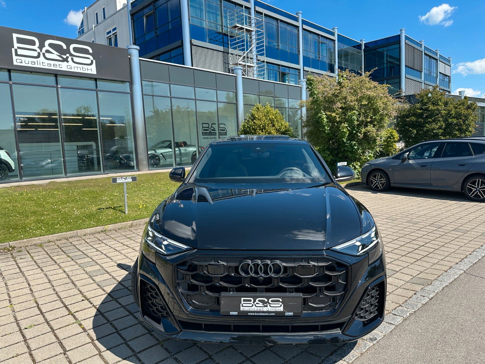 Fahrzeugabbildung Audi Q8 50TDI quattro ACC,HUD,PANO,B&O,LUFT,AHK,22"