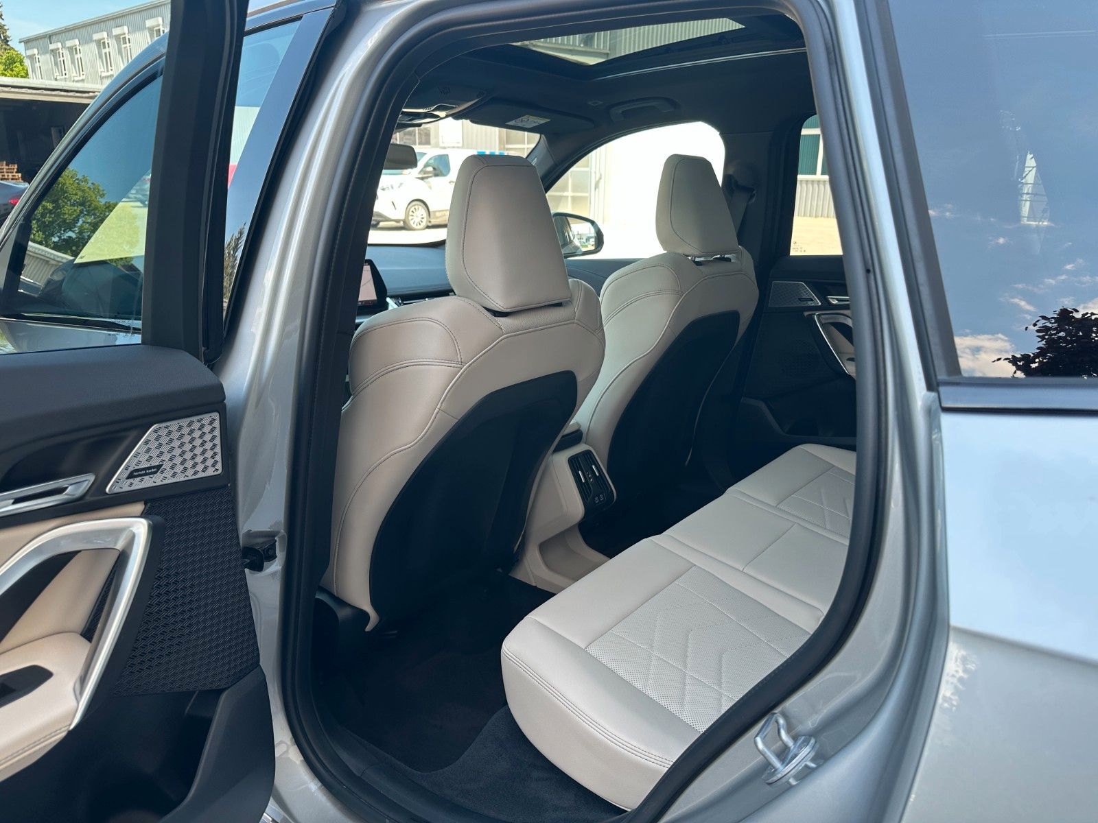 Fahrzeugabbildung BMW X1 23d xDrive MSport ACC,HUD,PANO,HARMAN,LED,360