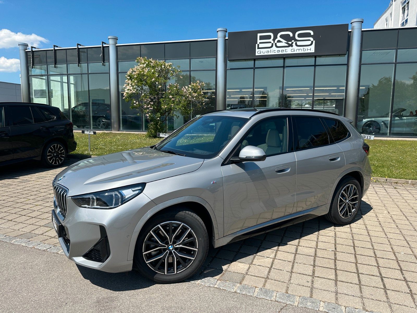 Fahrzeugabbildung BMW X1 23d xDrive MSport ACC,HUD,PANO,HARMAN,LED,360