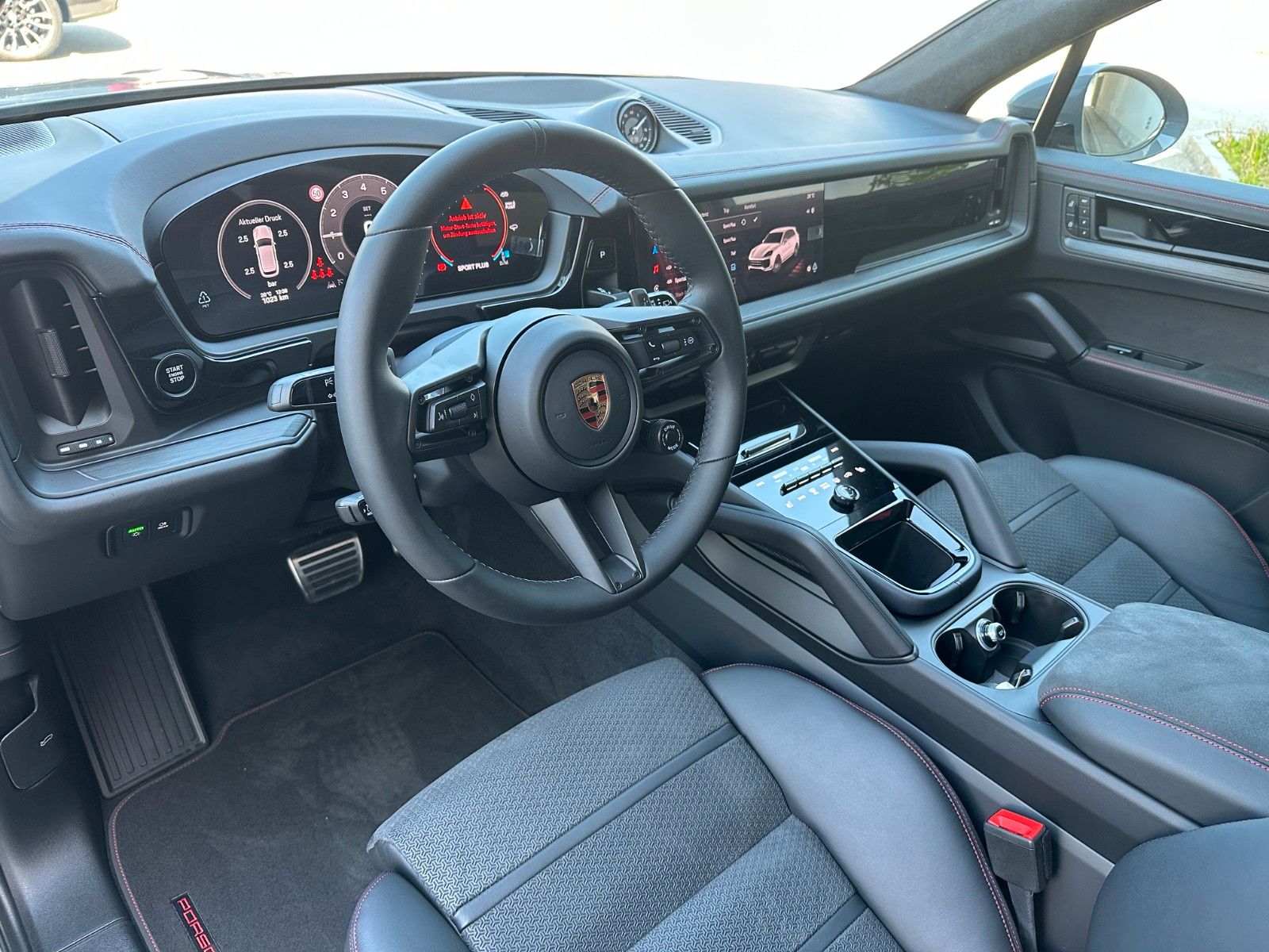 Fahrzeugabbildung Porsche Cayenne GTS ACC,PANO,BOSE,MATRIX,LUFT,AHK,CHRONO