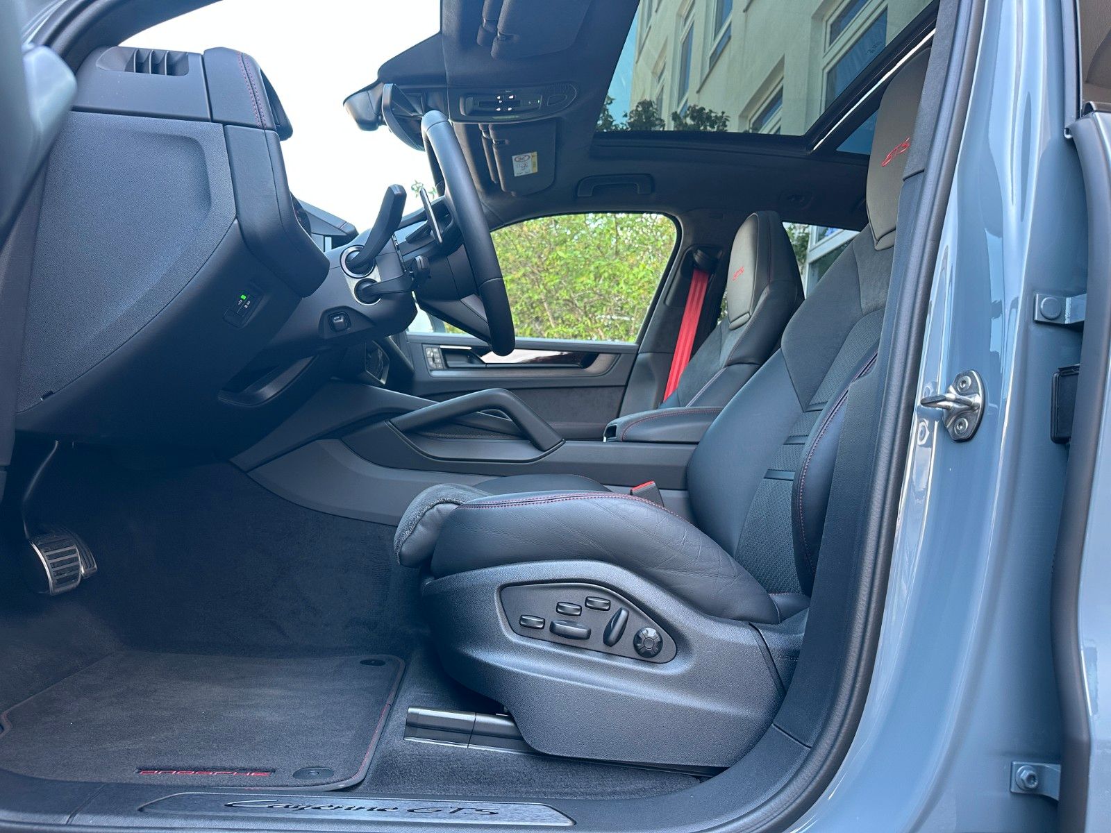 Fahrzeugabbildung Porsche Cayenne GTS ACC,PANO,BOSE,MATRIX,LUFT,AHK,CHRONO