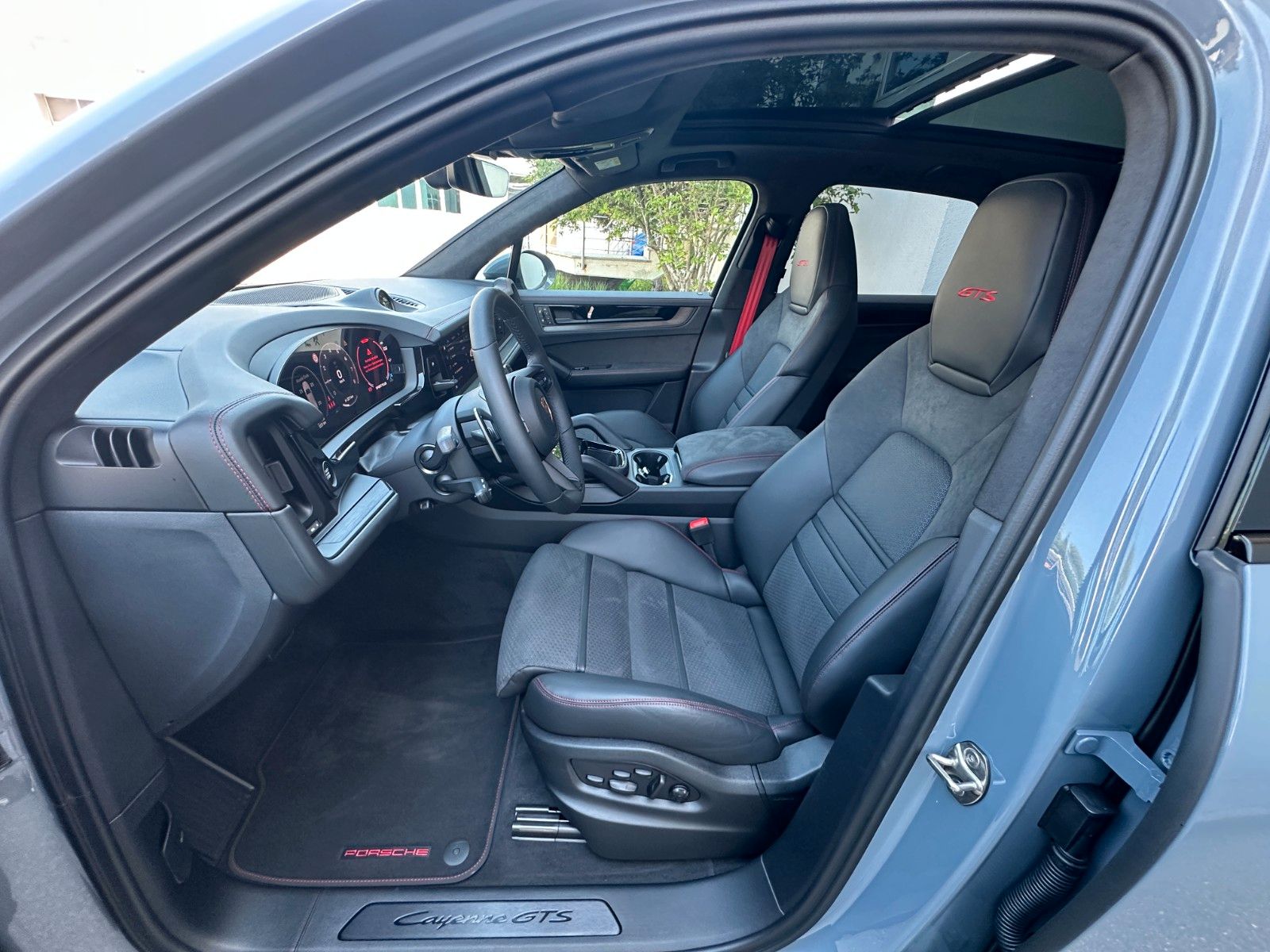 Fahrzeugabbildung Porsche Cayenne GTS ACC,PANO,BOSE,MATRIX,LUFT,AHK,CHRONO
