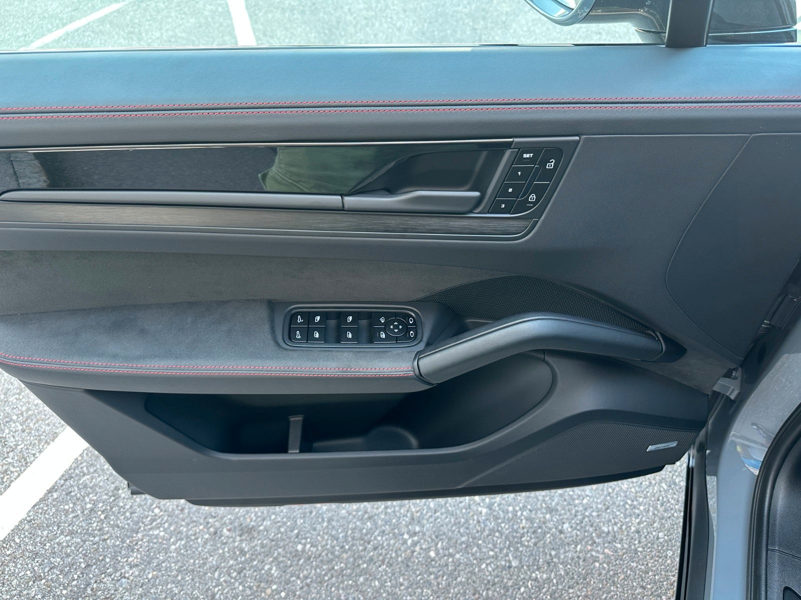 Fahrzeugabbildung Porsche Cayenne GTS ACC,PANO,BOSE,MATRIX,LUFT,AHK,CHRONO
