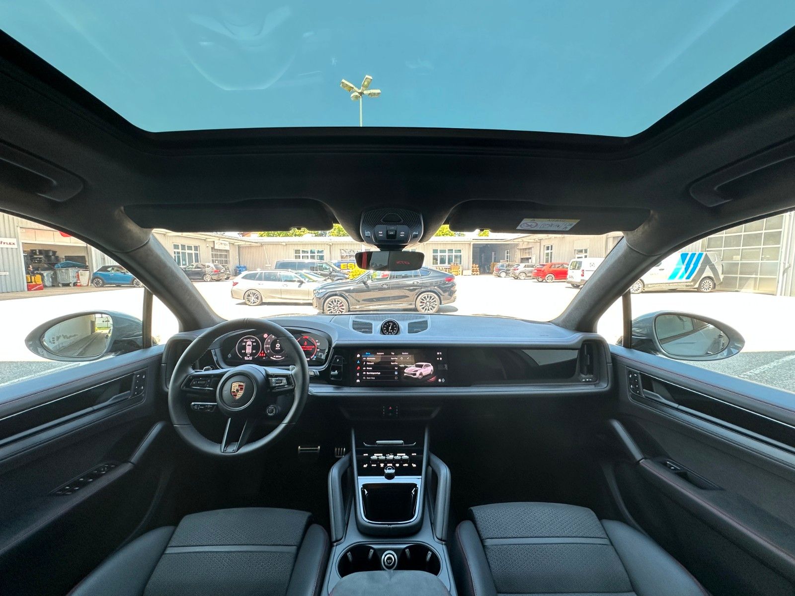 Fahrzeugabbildung Porsche Cayenne GTS ACC,PANO,BOSE,MATRIX,LUFT,AHK,CHRONO