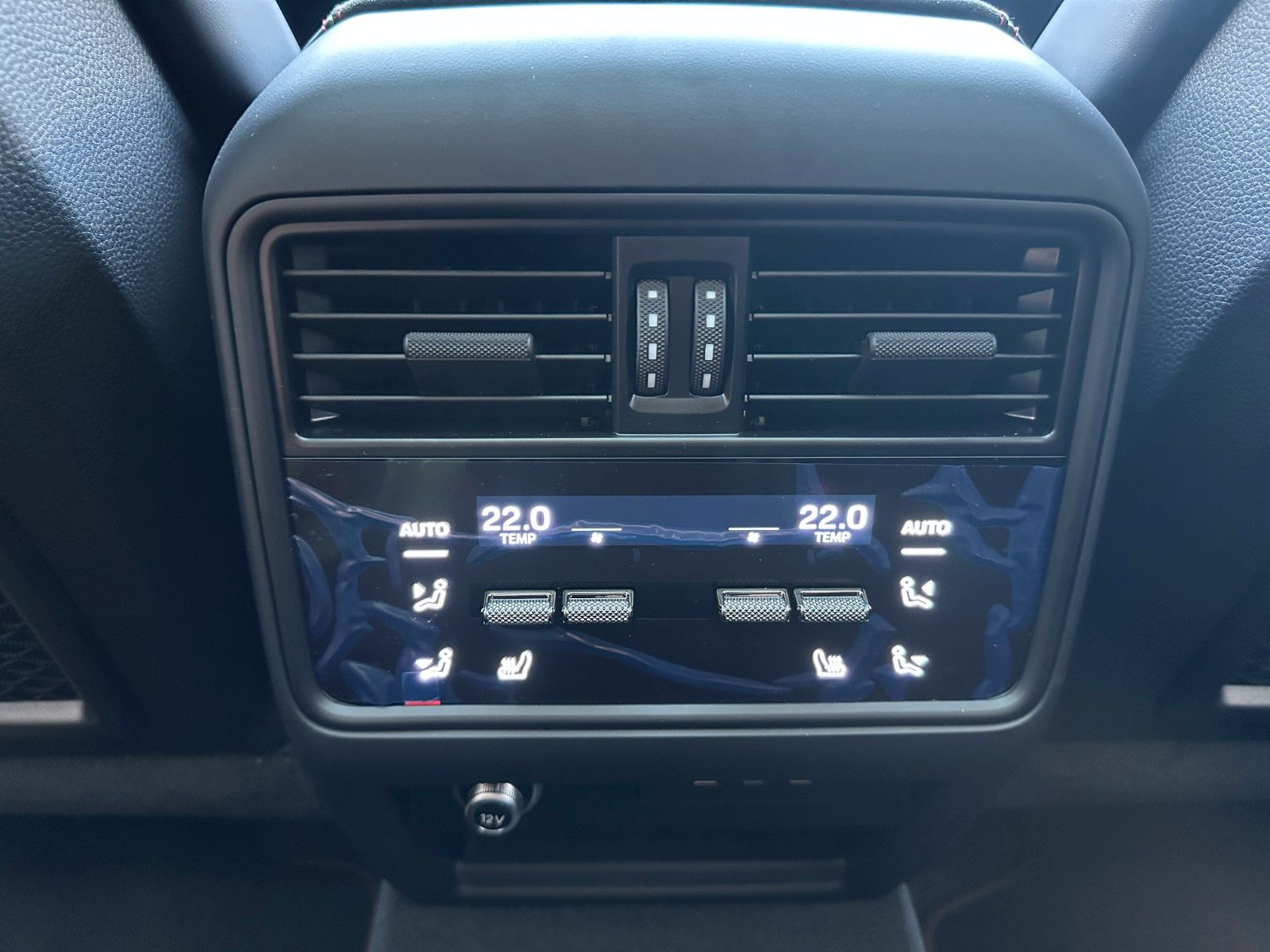 Fahrzeugabbildung Porsche Cayenne GTS ACC,PANO,BOSE,MATRIX,LUFT,AHK,CHRONO