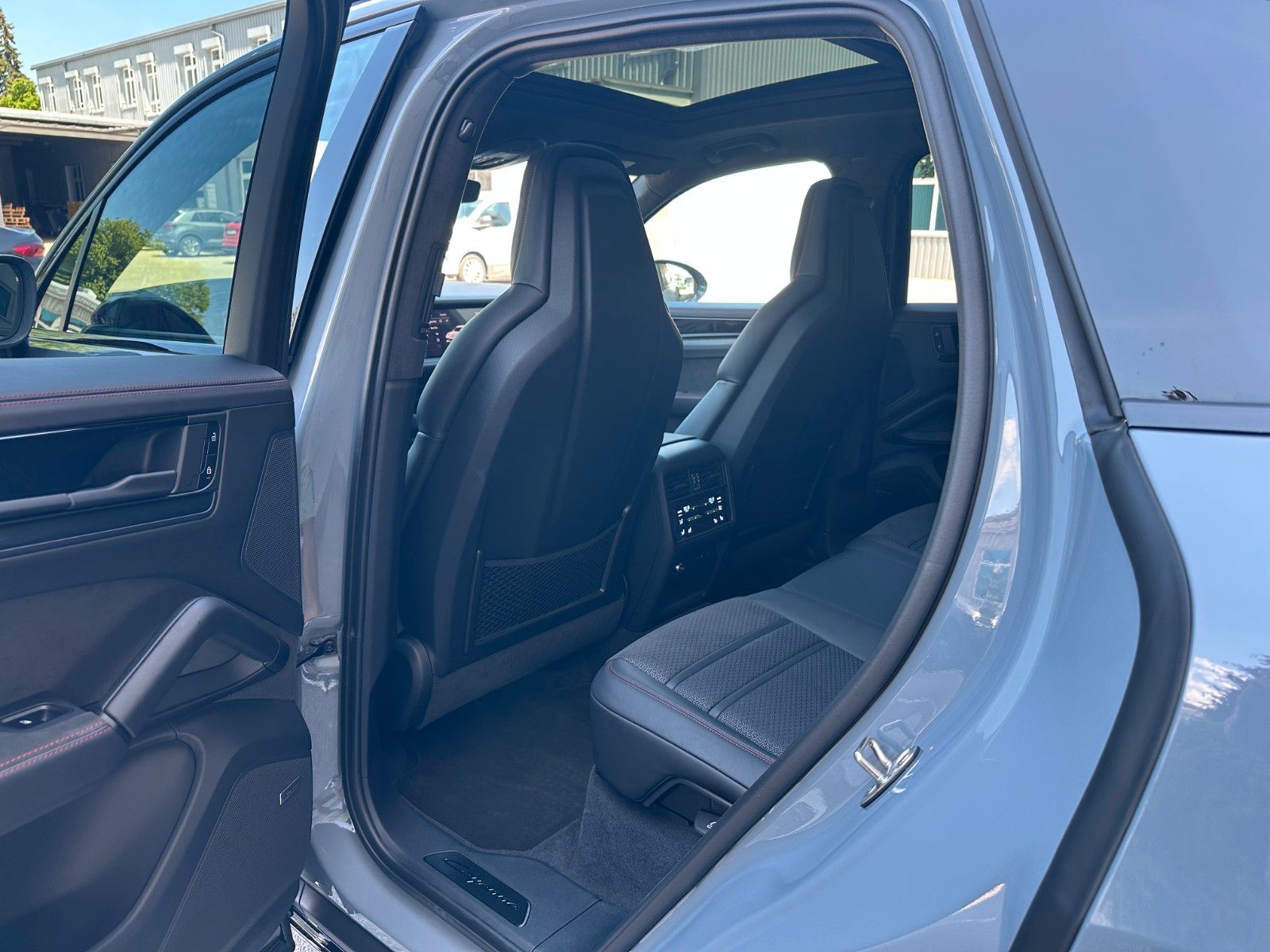 Fahrzeugabbildung Porsche Cayenne GTS ACC,PANO,BOSE,MATRIX,LUFT,AHK,CHRONO