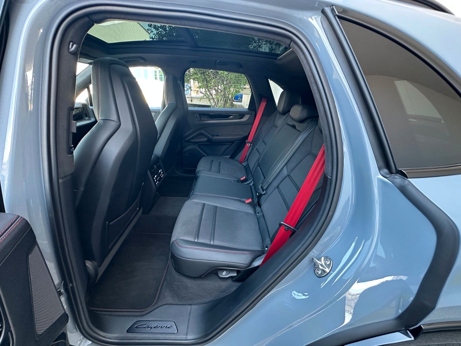 Fahrzeugabbildung Porsche Cayenne GTS ACC,PANO,BOSE,MATRIX,LUFT,AHK,CHRONO