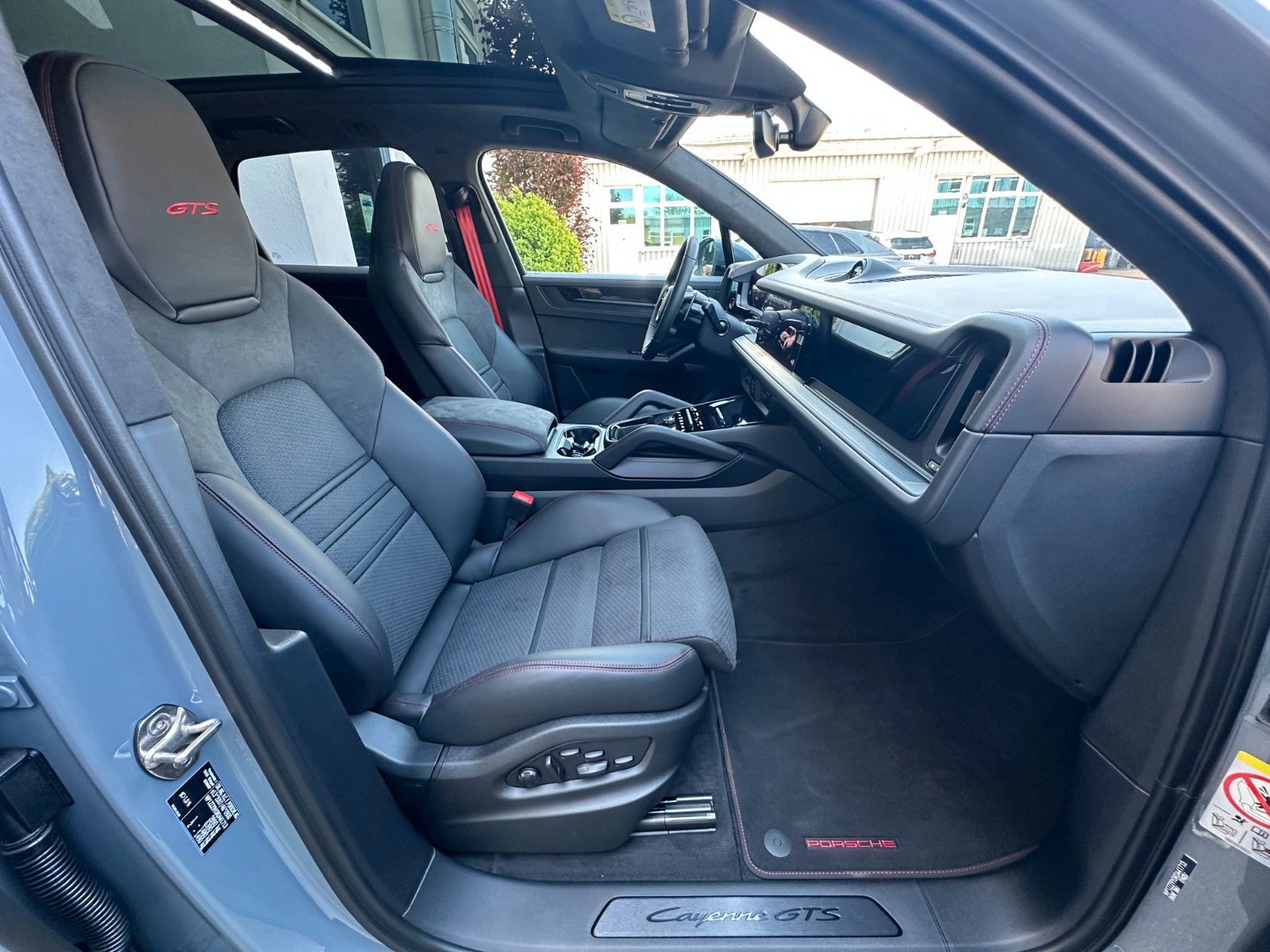 Fahrzeugabbildung Porsche Cayenne GTS ACC,PANO,BOSE,MATRIX,LUFT,AHK,CHRONO