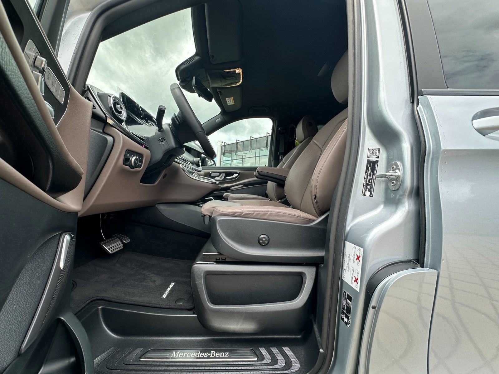 Fahrzeugabbildung Mercedes-Benz V 300d 4MATIC EXCLUSIVE lang DISTR,BURM,AHK,360