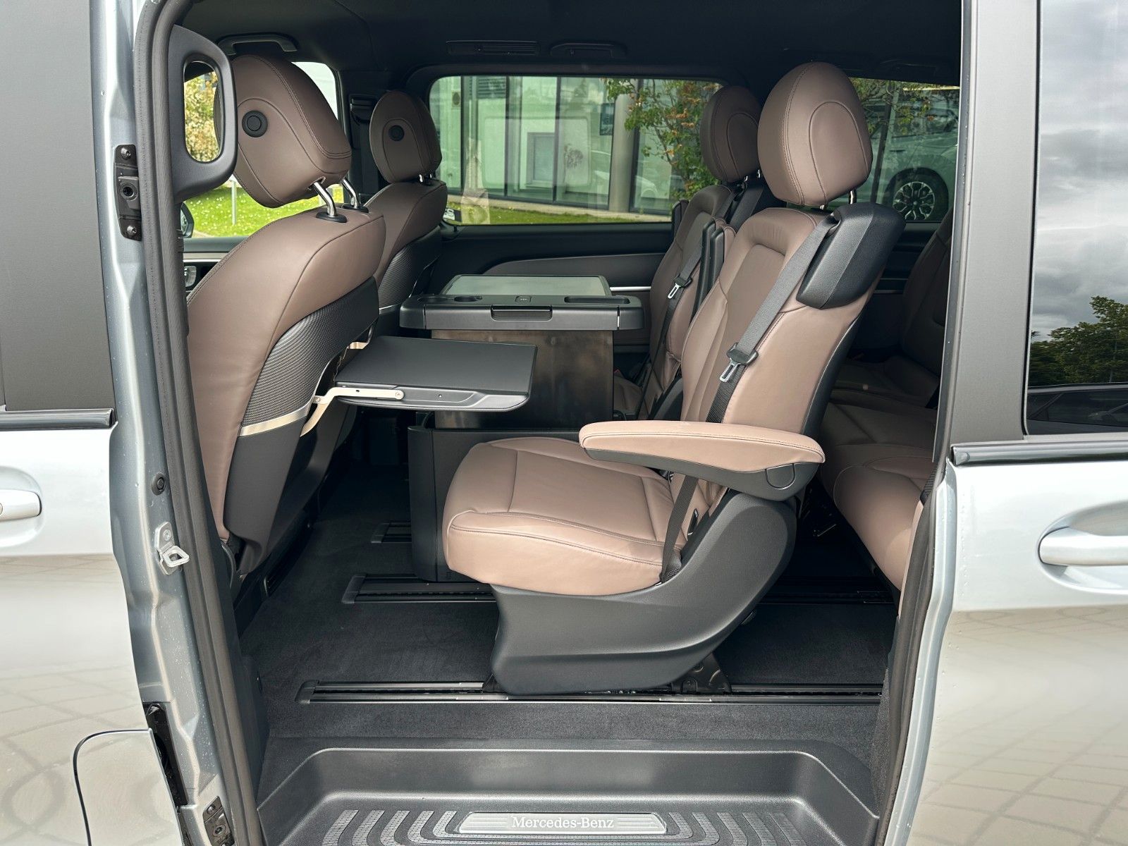 Fahrzeugabbildung Mercedes-Benz V 300d 4MATIC EXCLUSIVE lang DISTR,BURM,AHK,360