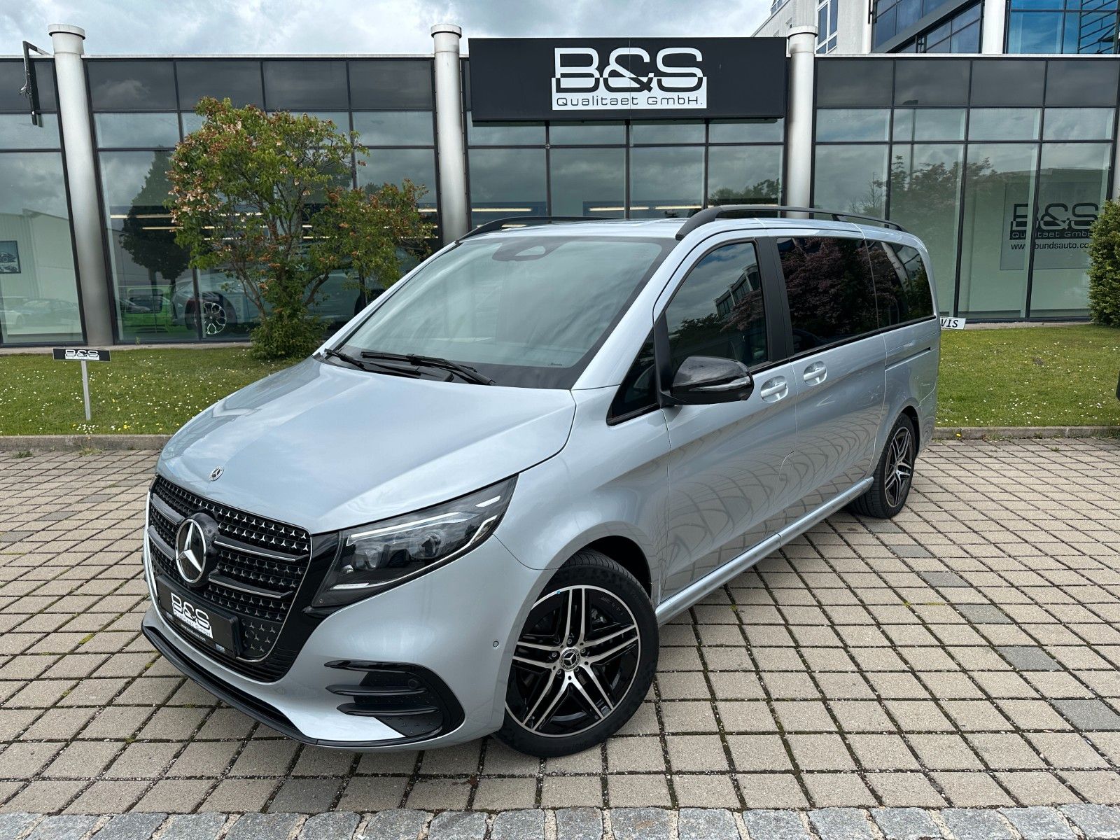 Fahrzeugabbildung Mercedes-Benz V 300d 4MATIC EXCLUSIVE lang DISTR,BURM,AHK,360