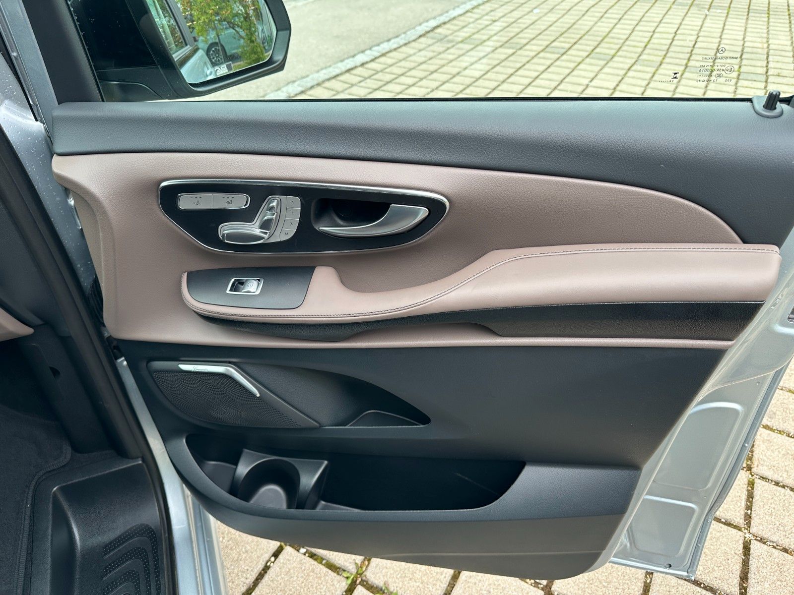 Fahrzeugabbildung Mercedes-Benz V 300d 4MATIC EXCLUSIVE lang DISTR,BURM,AHK,360
