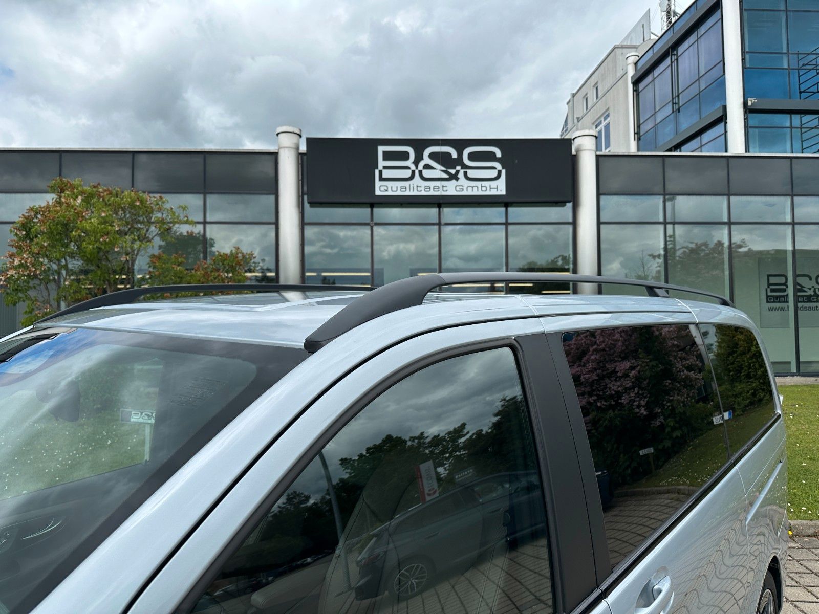 Fahrzeugabbildung Mercedes-Benz V 300d 4MATIC EXCLUSIVE lang DISTR,BURM,AHK,360