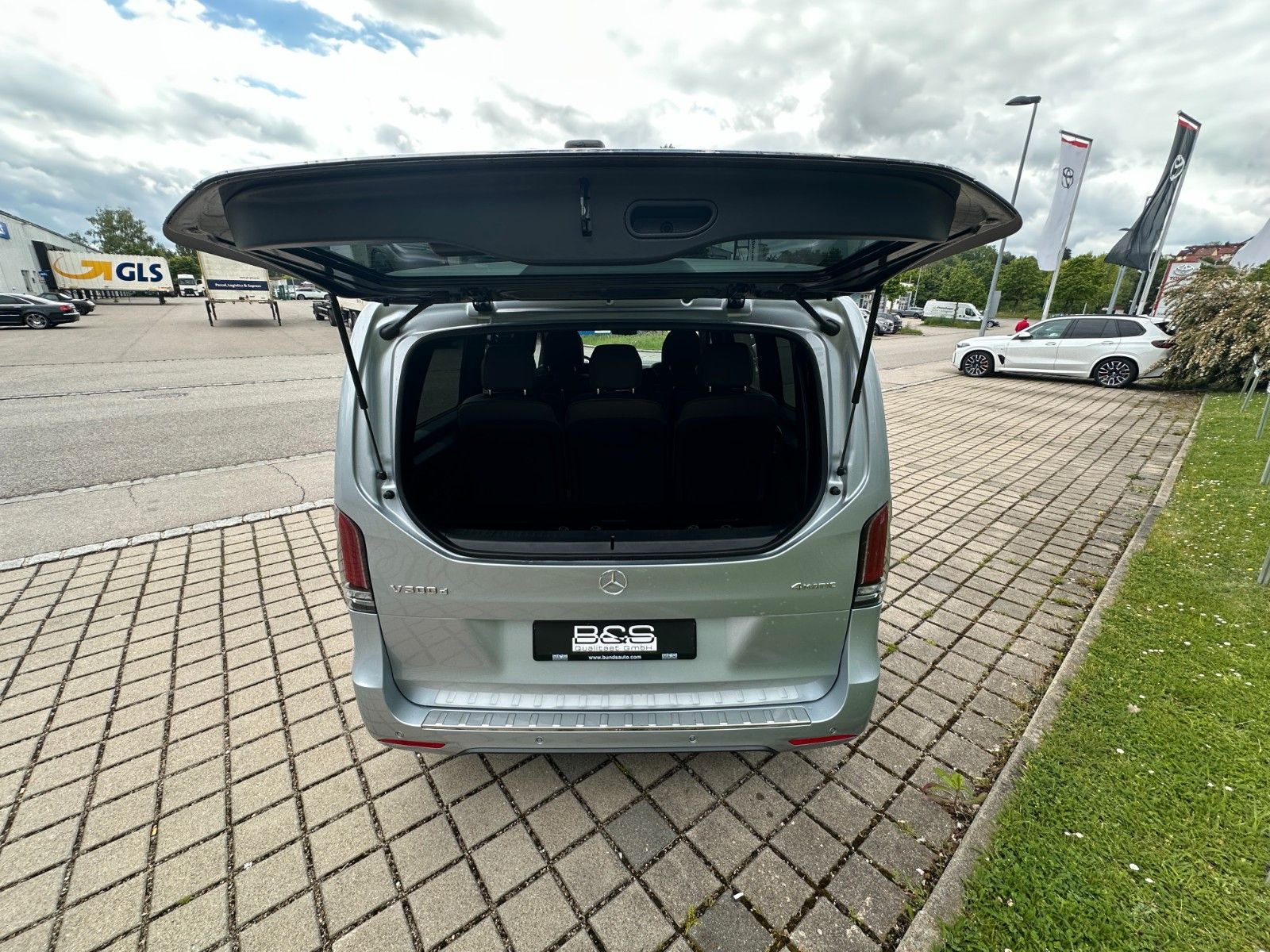 Fahrzeugabbildung Mercedes-Benz V 300d 4MATIC EXCLUSIVE lang DISTR,BURM,AHK,360