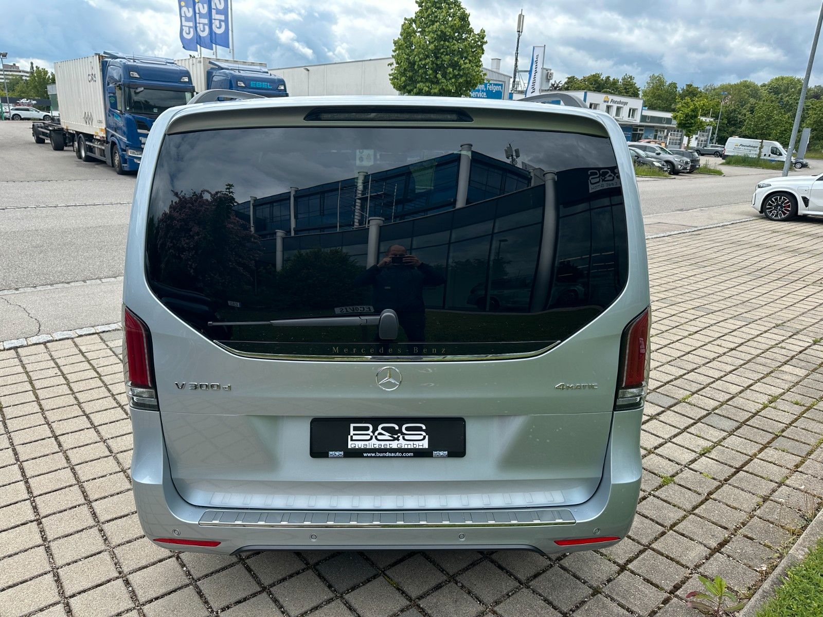 Fahrzeugabbildung Mercedes-Benz V 300d 4MATIC EXCLUSIVE lang DISTR,BURM,AHK,360