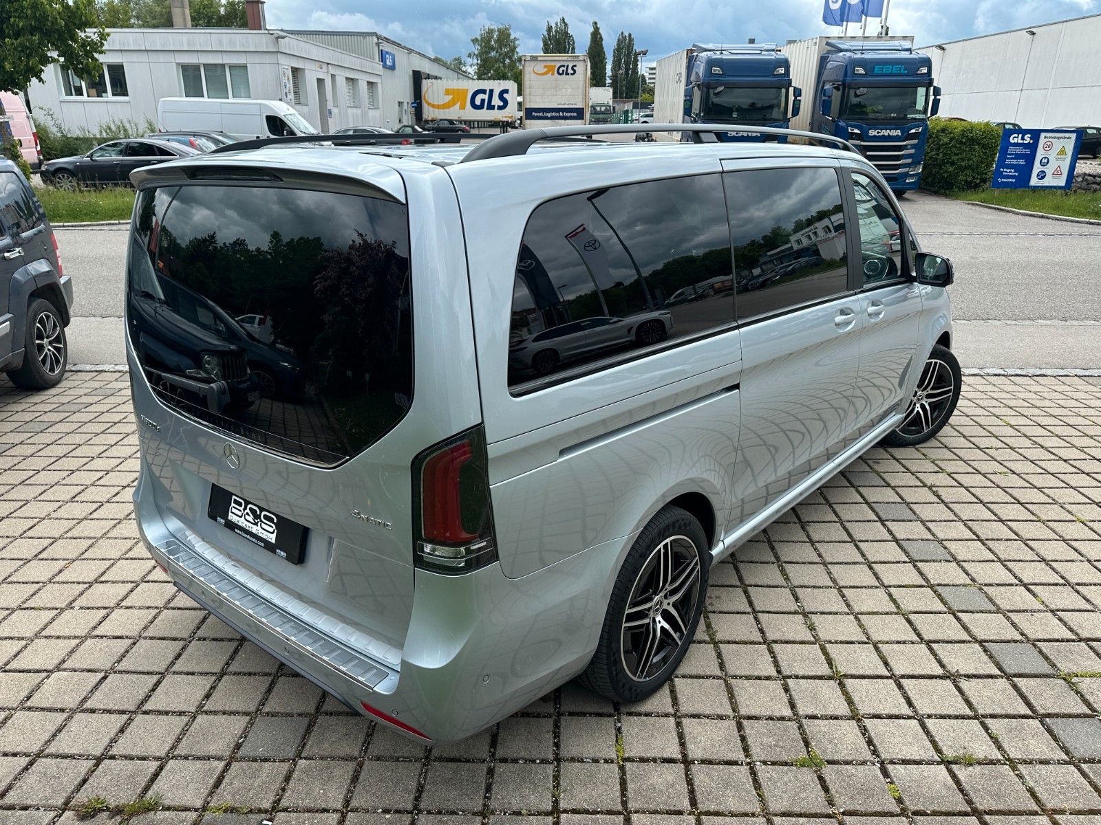 Fahrzeugabbildung Mercedes-Benz V 300d 4MATIC EXCLUSIVE lang DISTR,BURM,AHK,360