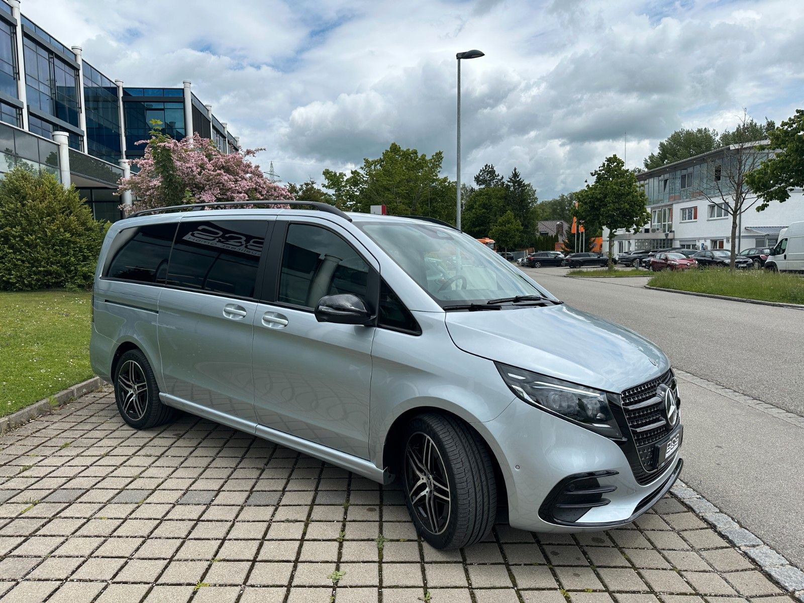 Fahrzeugabbildung Mercedes-Benz V 300d 4MATIC EXCLUSIVE lang DISTR,BURM,AHK,360