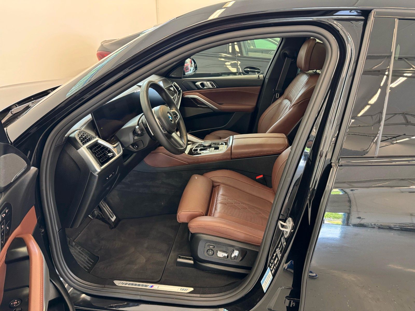 Fahrzeugabbildung BMW X6 30d xDrive MSport ACC,HUD,PANO,HARMAN,LUFT...