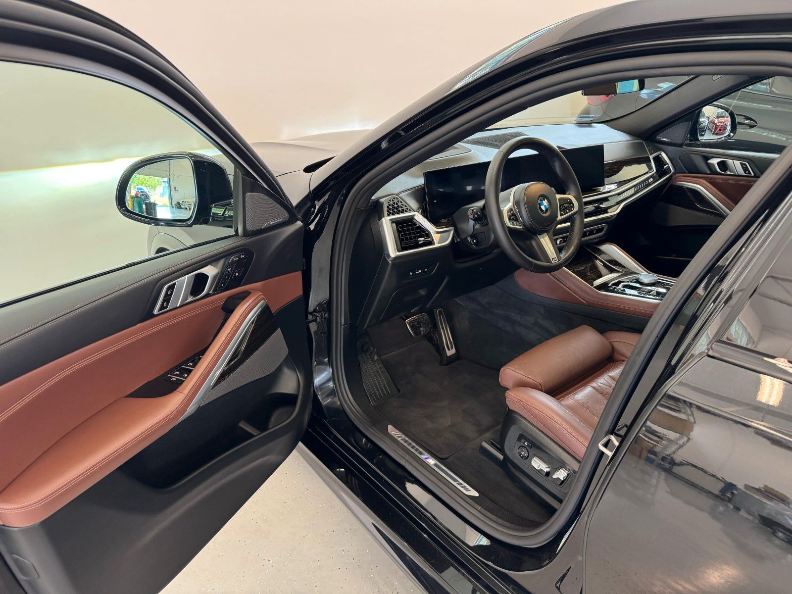 Fahrzeugabbildung BMW X6 30d xDrive MSport ACC,HUD,PANO,HARMAN,LUFT...