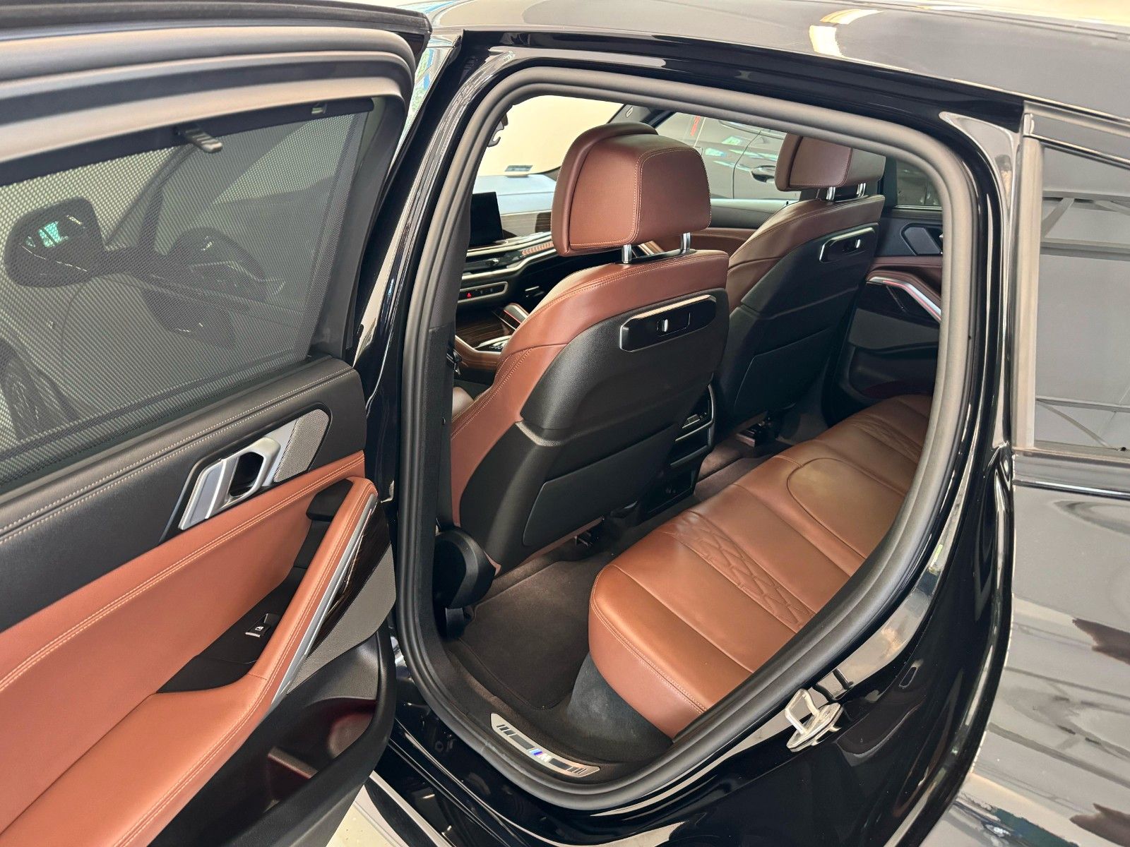 Fahrzeugabbildung BMW X6 30d xDrive MSport ACC,HUD,PANO,HARMAN,LUFT...