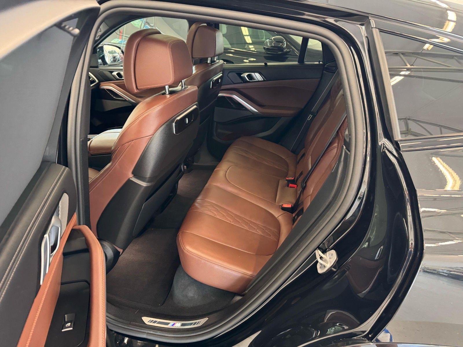 Fahrzeugabbildung BMW X6 30d xDrive MSport ACC,HUD,PANO,HARMAN,LUFT...