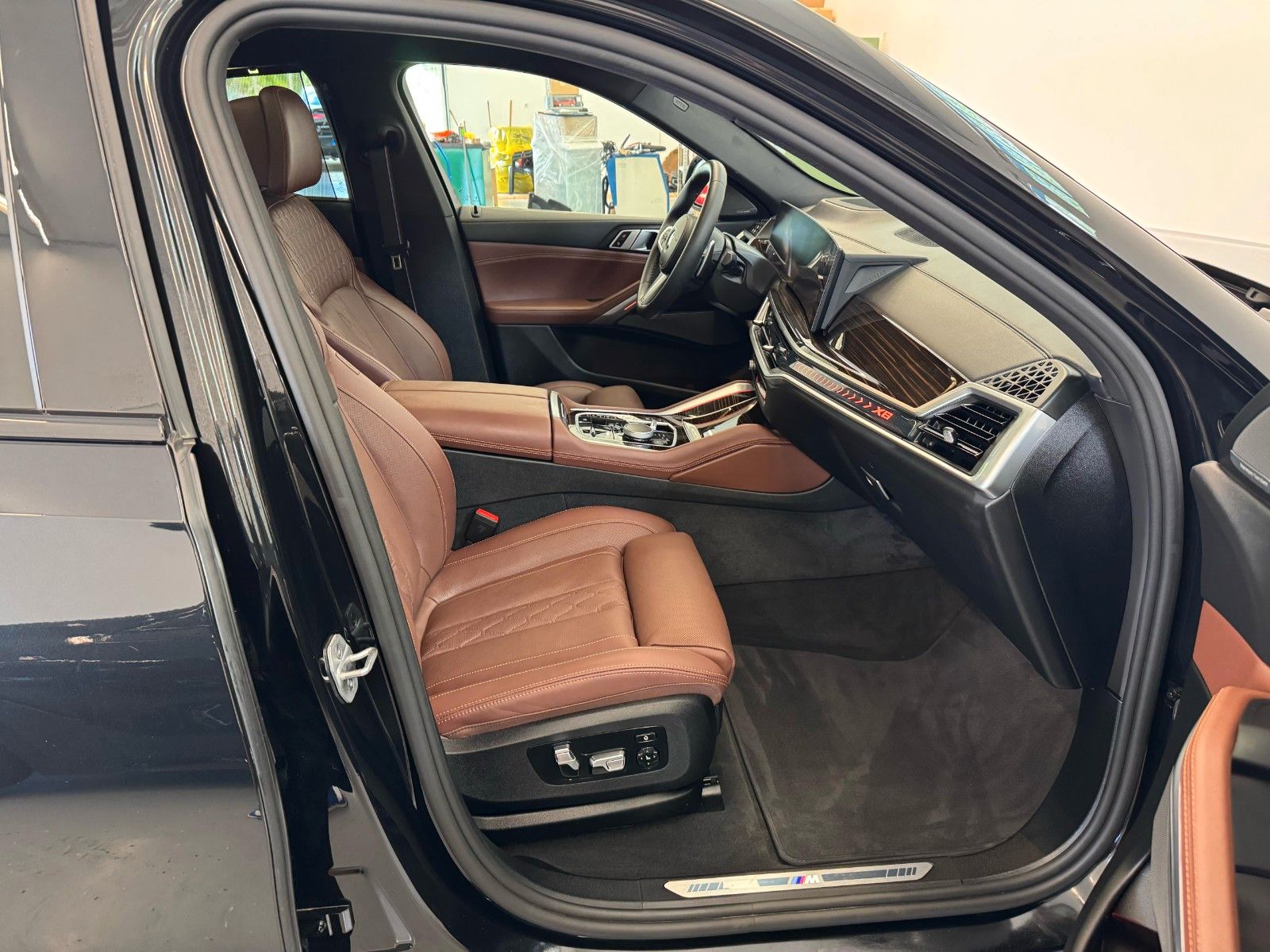 Fahrzeugabbildung BMW X6 30d xDrive MSport ACC,HUD,PANO,HARMAN,LUFT...