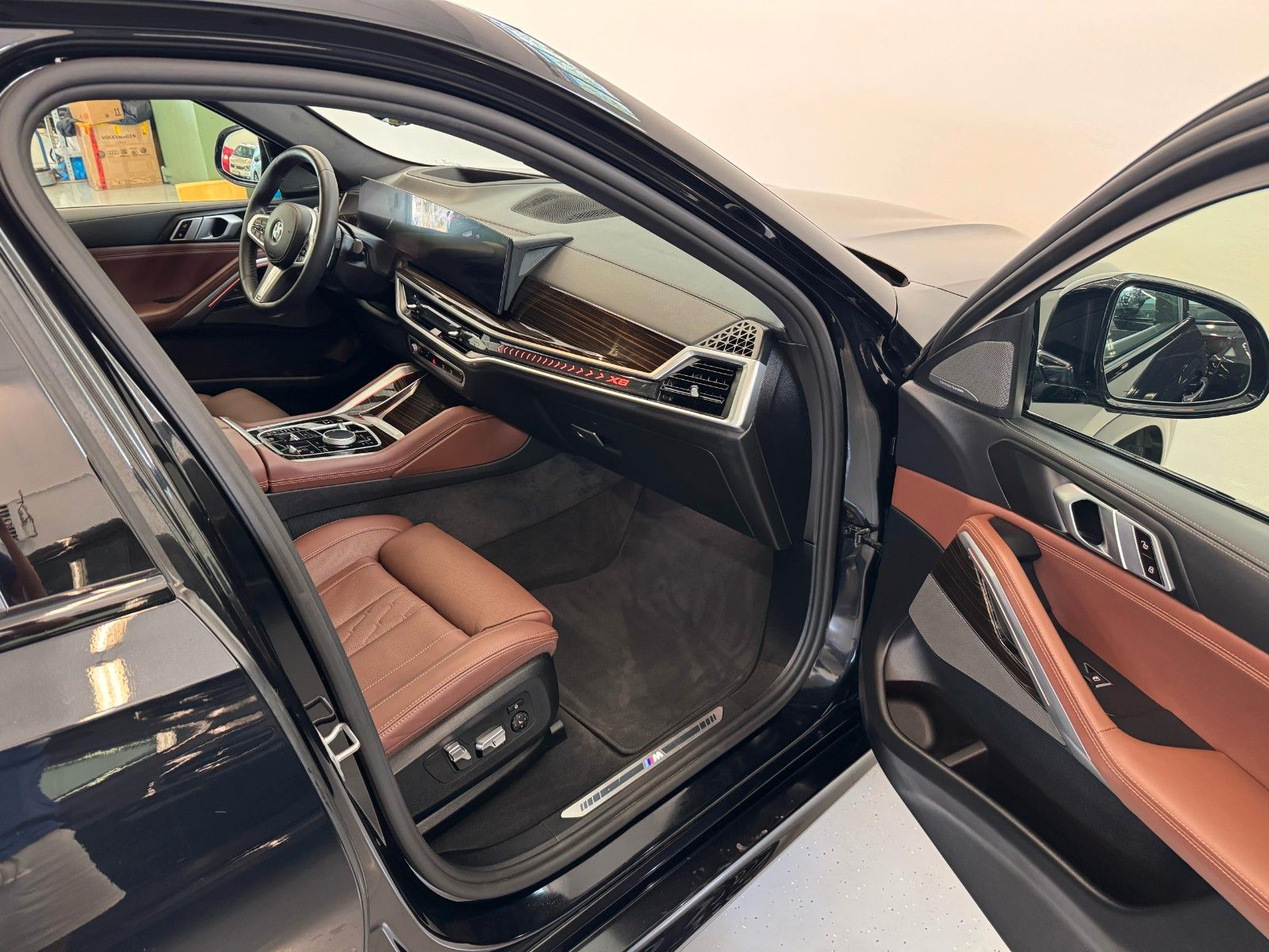 Fahrzeugabbildung BMW X6 30d xDrive MSport ACC,HUD,PANO,HARMAN,LUFT...