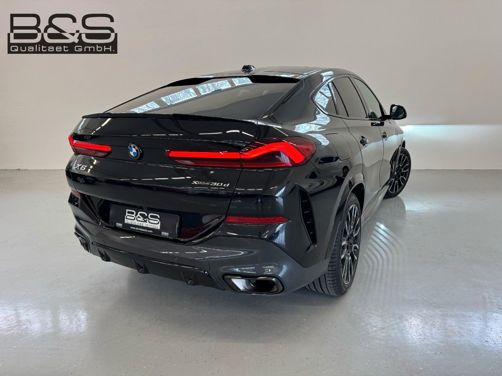 Fahrzeugabbildung BMW X6 30d xDrive MSport ACC,HUD,PANO,HARMAN,LUFT...