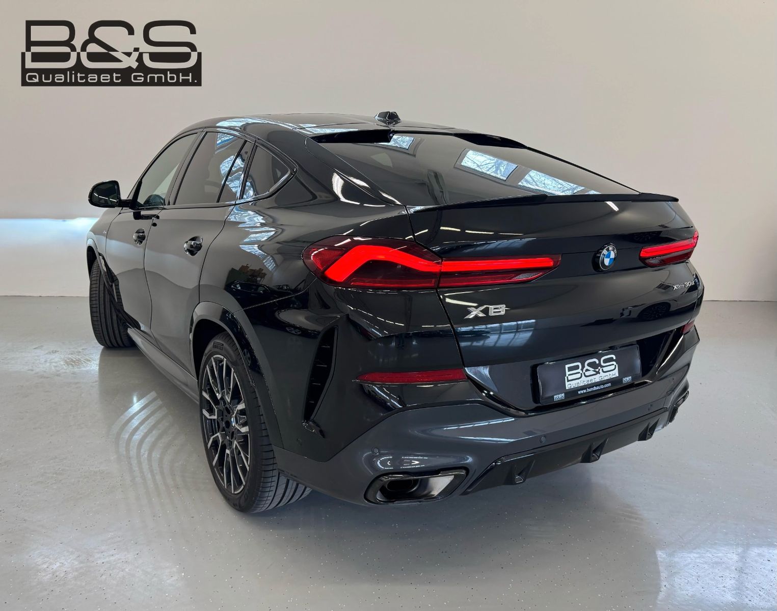 Fahrzeugabbildung BMW X6 30d xDrive MSport ACC,HUD,PANO,HARMAN,LUFT...