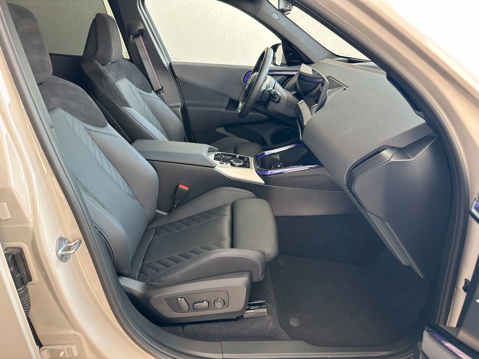 Fahrzeugabbildung BMW X3 30e xDrive MSport ACC,HUD,HARMAN,AHK,