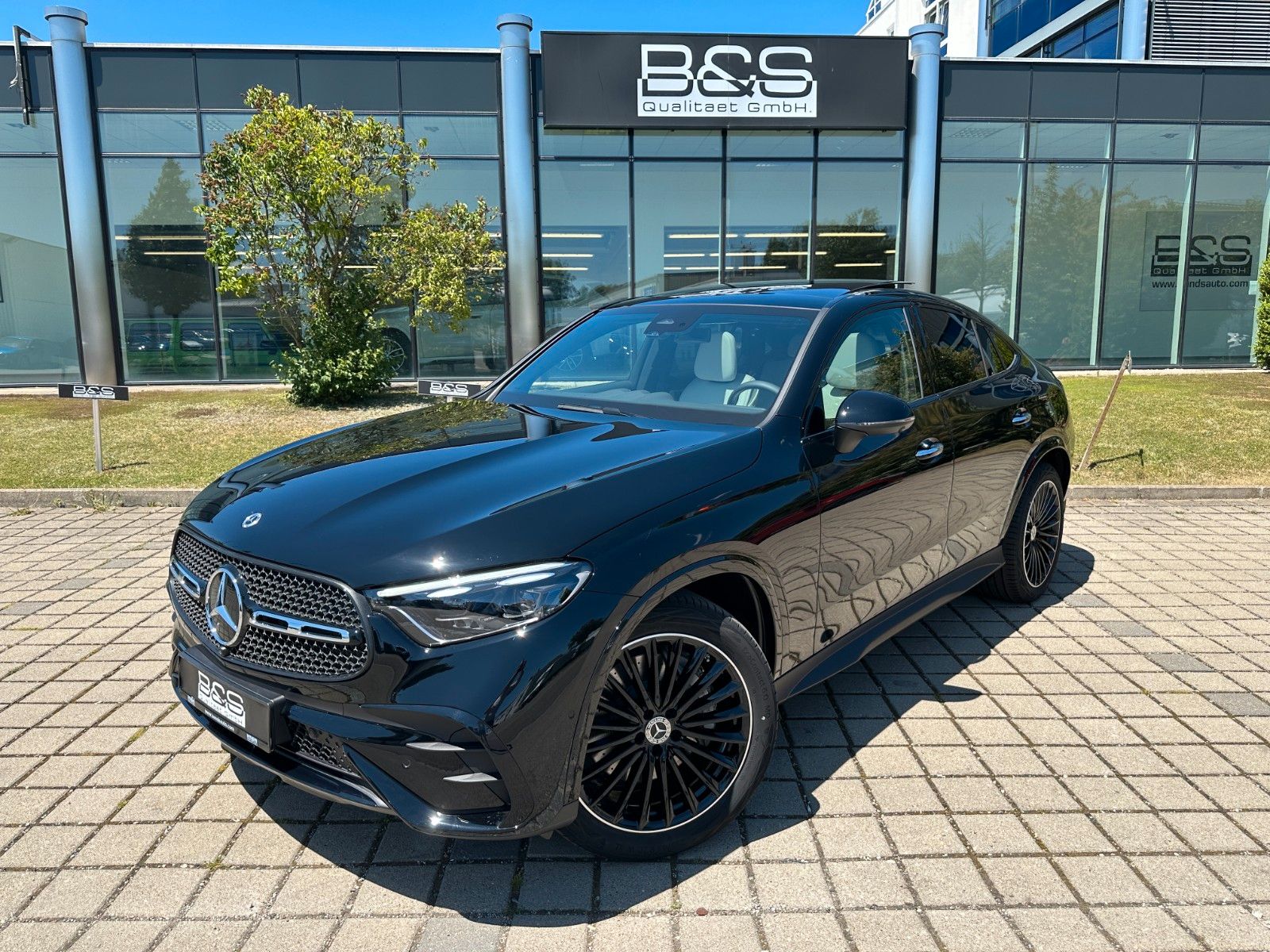 Fahrzeugabbildung Mercedes-Benz GLC 450 Coupe 4Matic AMG DISTR,PANO,BURM,Usw