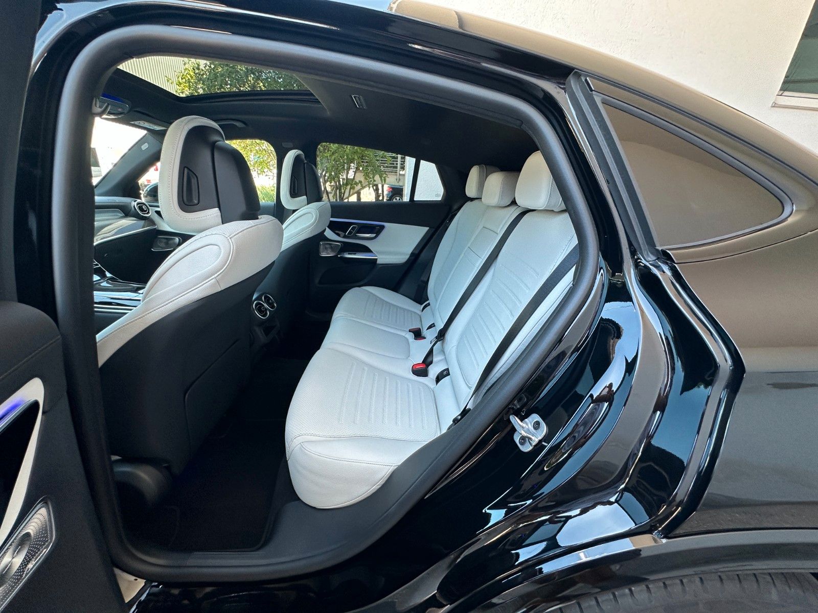 Fahrzeugabbildung Mercedes-Benz GLC 450 Coupe 4Matic AMG DISTR,PANO,BURM,Usw