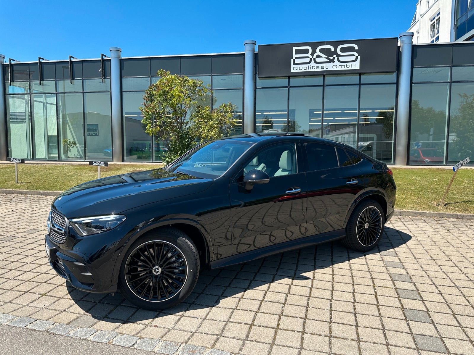 Fahrzeugabbildung Mercedes-Benz GLC 450 Coupe 4Matic AMG DISTR,PANO,BURM,Usw