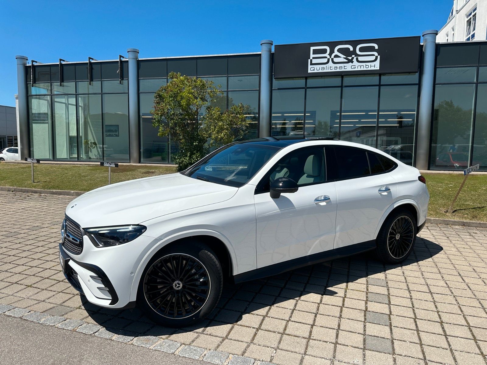 Fahrzeugabbildung Mercedes-Benz GLC 450D Coupe 4Matic AMG DISTR,PANO,BURM,Usw