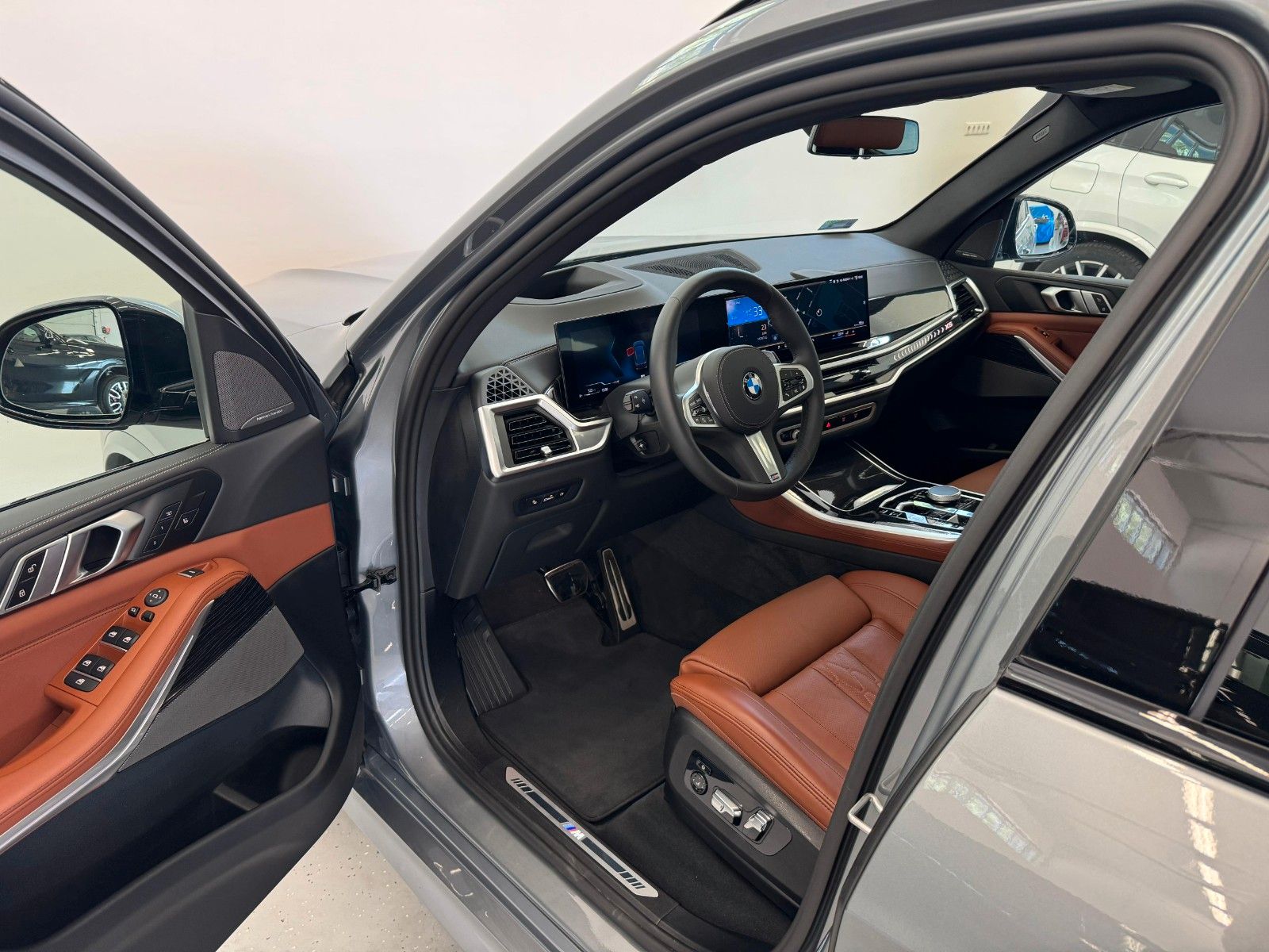 Fahrzeugabbildung BMW X5 40d xDrive MSport ACC,HUD,PANO,HARMAN,SOFTCL.