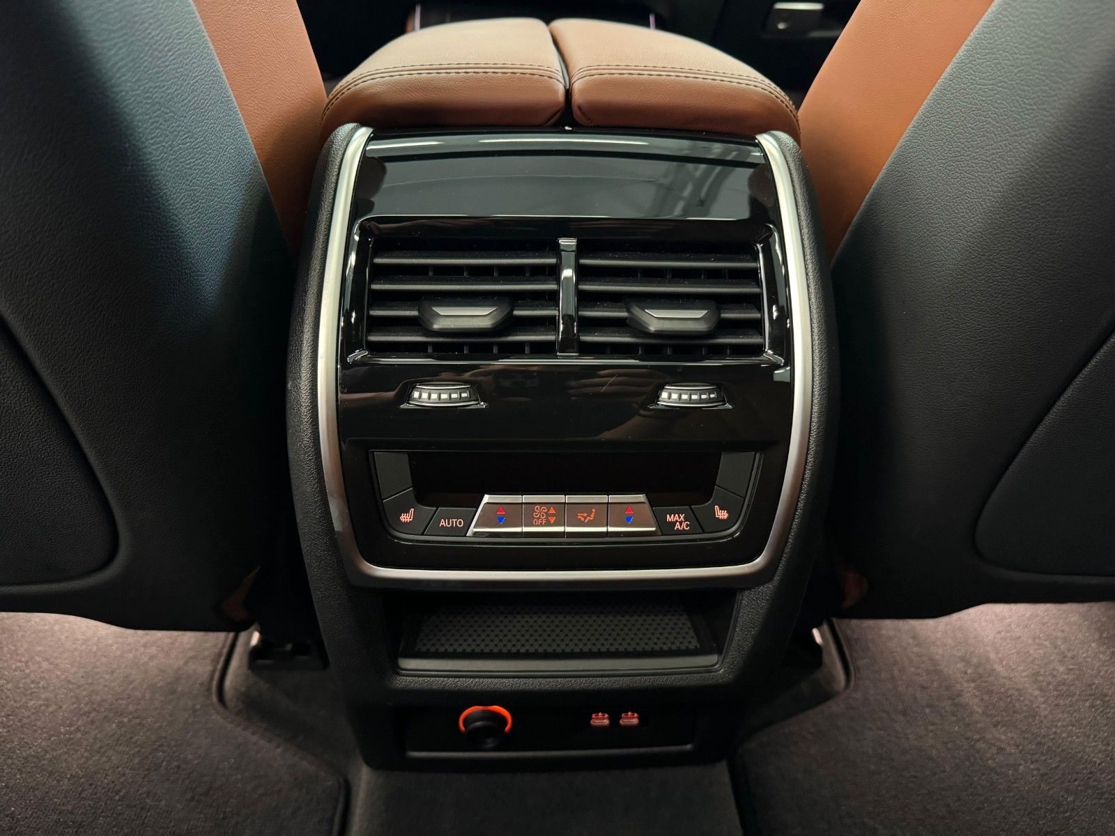 Fahrzeugabbildung BMW X5 40d xDrive MSport ACC,HUD,PANO,HARMAN,SOFTCL.