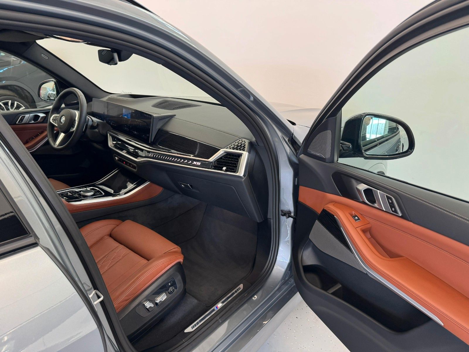 Fahrzeugabbildung BMW X5 40d xDrive MSport ACC,HUD,PANO,HARMAN,SOFTCL.