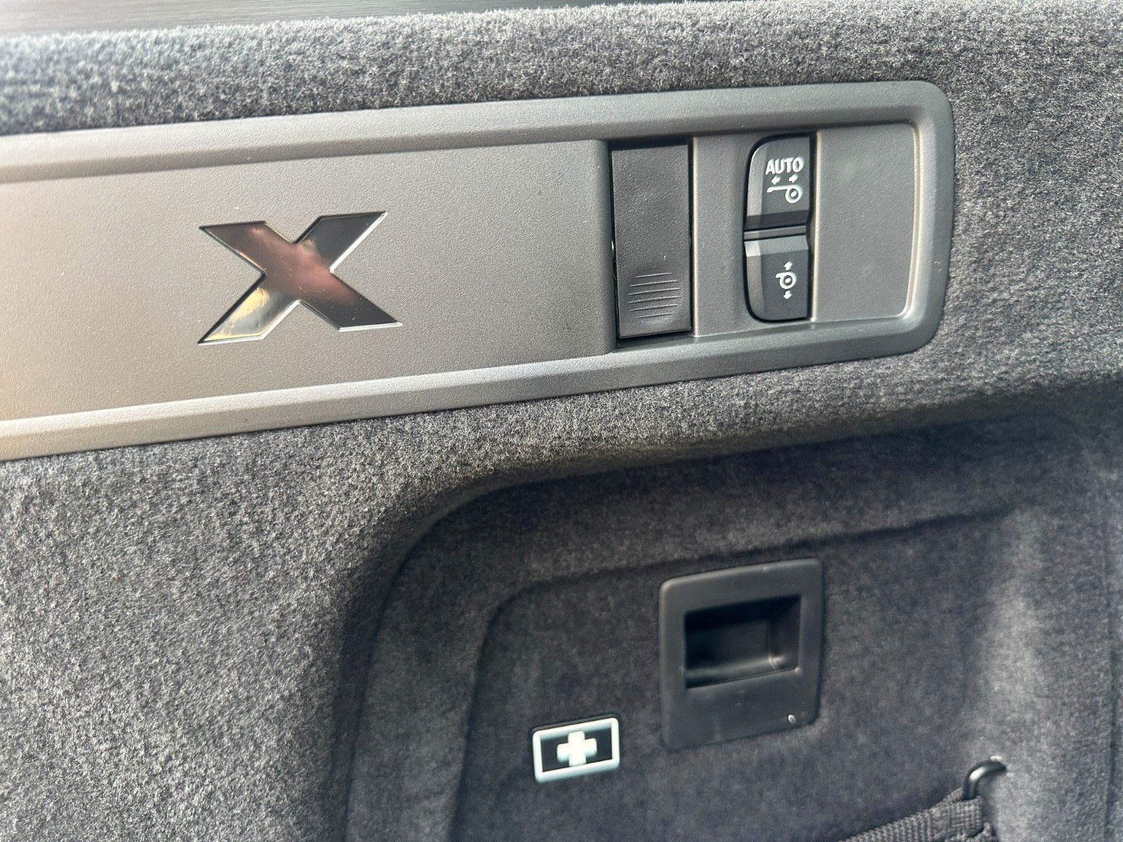 Fahrzeugabbildung BMW X5 40d xDrive MSport ACC,HUD,PANO,HARMAN,SOFTCL.
